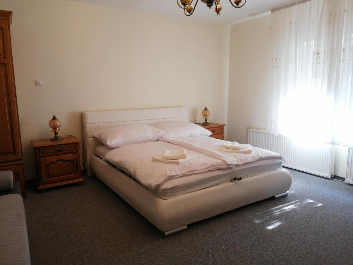 Flora Apartmanok Kehidakustány Exteriér fotografie