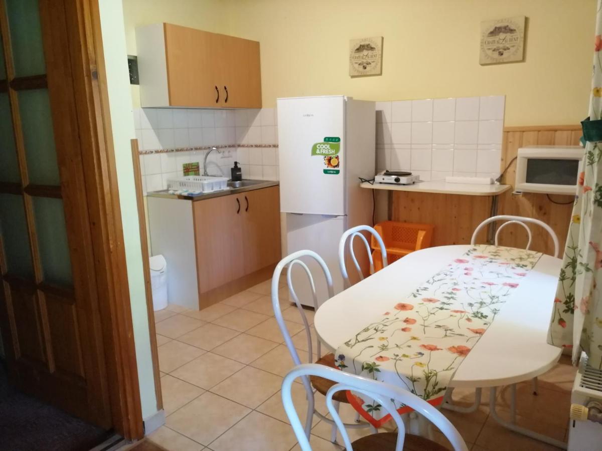 Flora Apartmanok Kehidakustány Exteriér fotografie