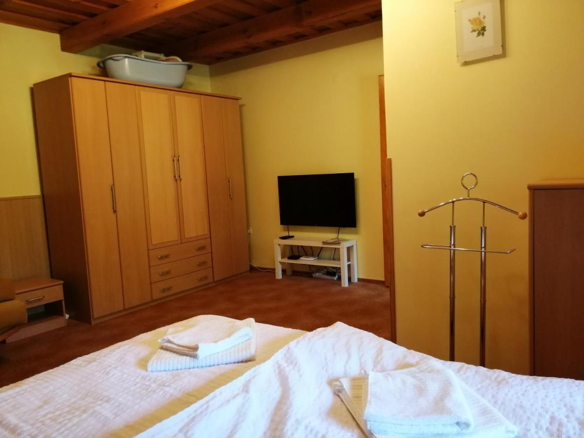 Flora Apartmanok Kehidakustány Exteriér fotografie
