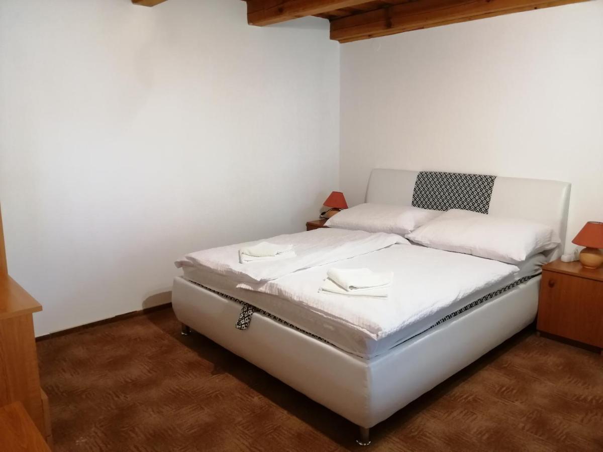 Flora Apartmanok Kehidakustány Exteriér fotografie