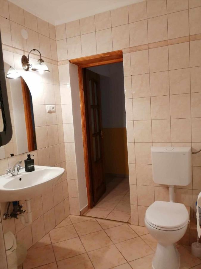 Flora Apartmanok Kehidakustány Exteriér fotografie