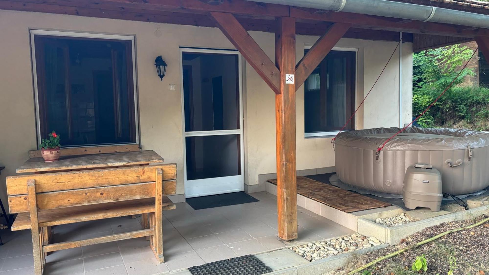 Flora Apartmanok Kehidakustány Exteriér fotografie